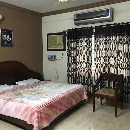 Hotel Royal Wings ネドゥムバセリー エクステリア 写真